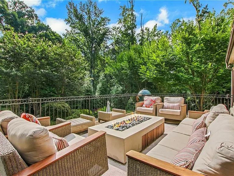 5265 Peachtree Dunwoody Rd — Photo 76