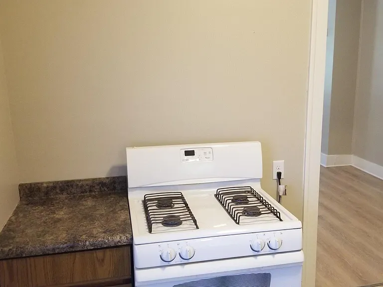 1325 College Ave — Photo 7
