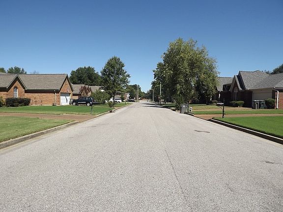 4th image of 803 Paradise Dr