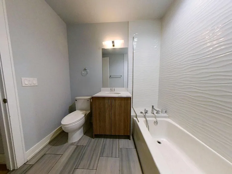 Unit 401 - bathroom