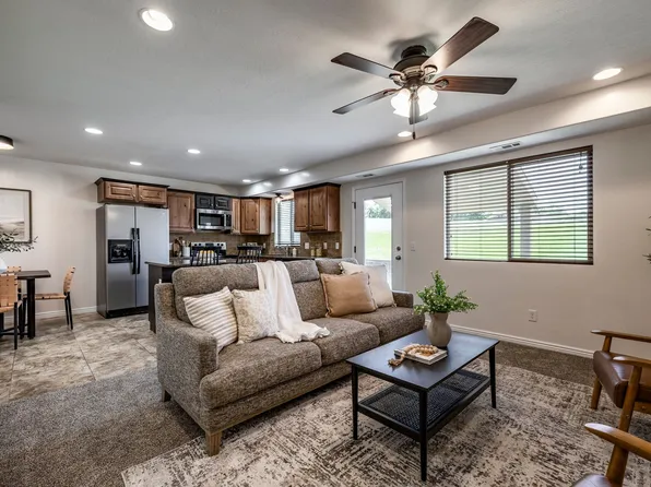 1865 W 5050 S, Roy, UT 84067