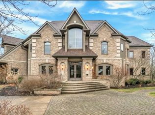 8560 Timber Trl, Brecksville, OH 44141