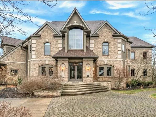 8560 Timber Trl, Brecksville, OH 44141