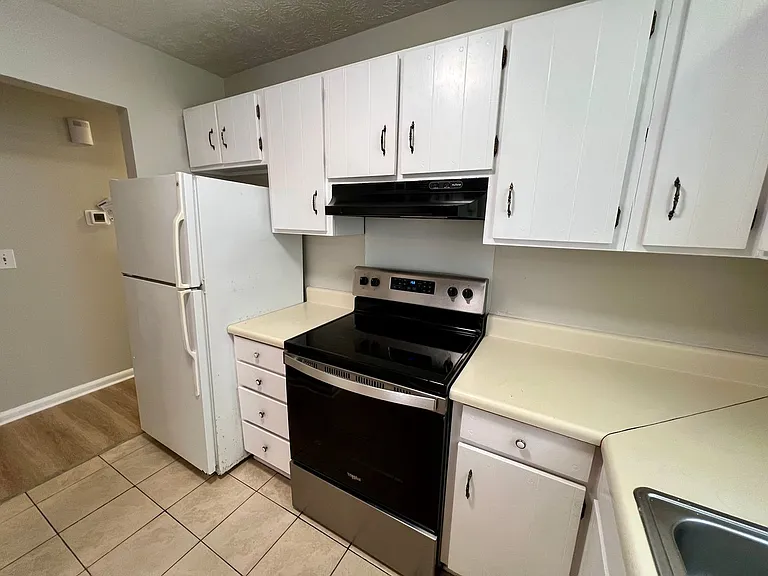 1649B S Beltline Blvd — Photo 9