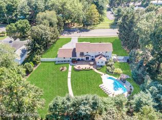 843 Nutswamp Rd, Red Bank, NJ 07701