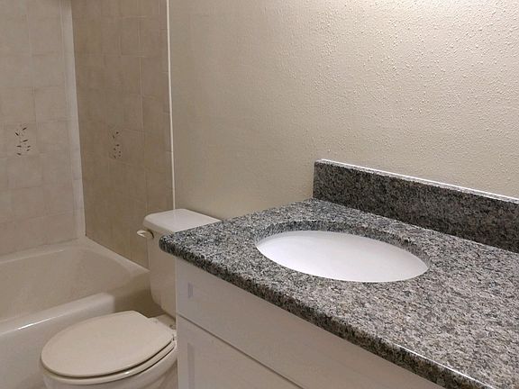 2nd image of 2264 Fox Hollow Dr Unit 2264