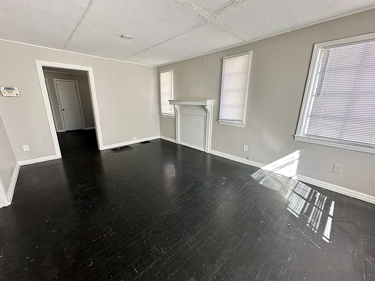 925 Woodward Rd — Photo 3