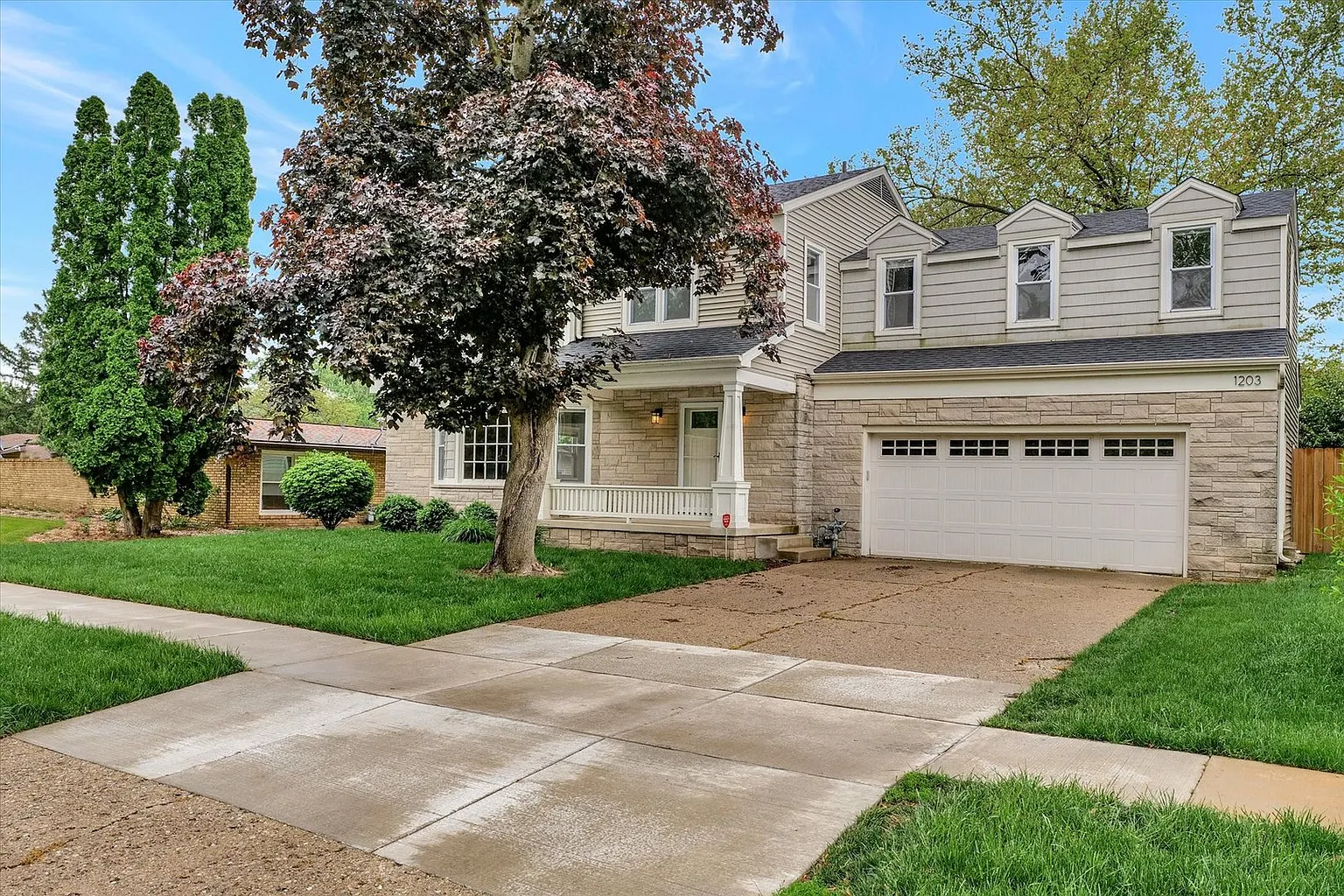 1203 Broadmoor Dr photo 1