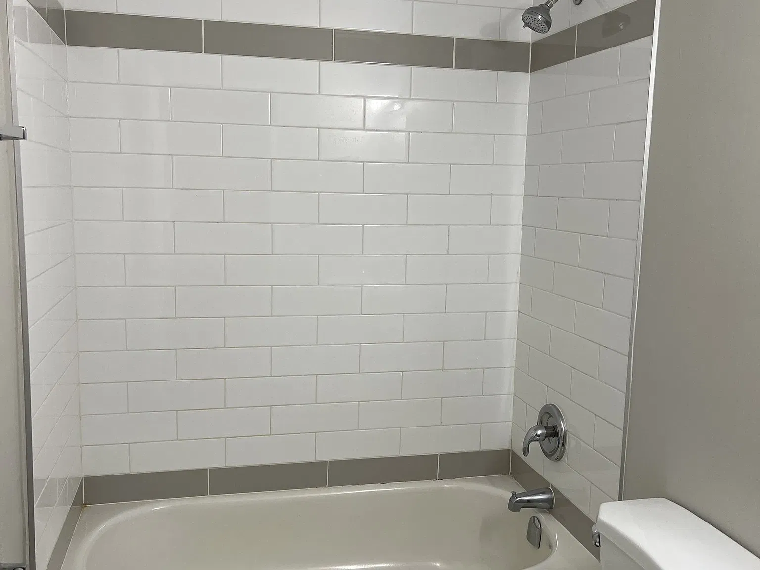 241 Lloyd St — Photo 3