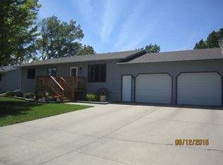 211 19th St NW, Watertown, SD 57201