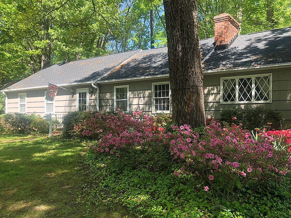 2nd image of 207 Keith Rd