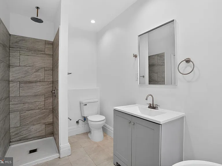 1302 N Dover St — Photo 30