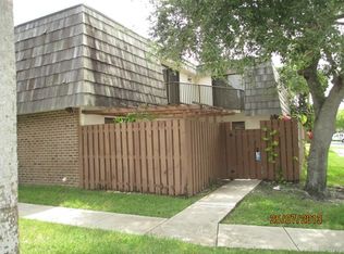 8200 S Coral Cir, North Lauderdale, FL 33068