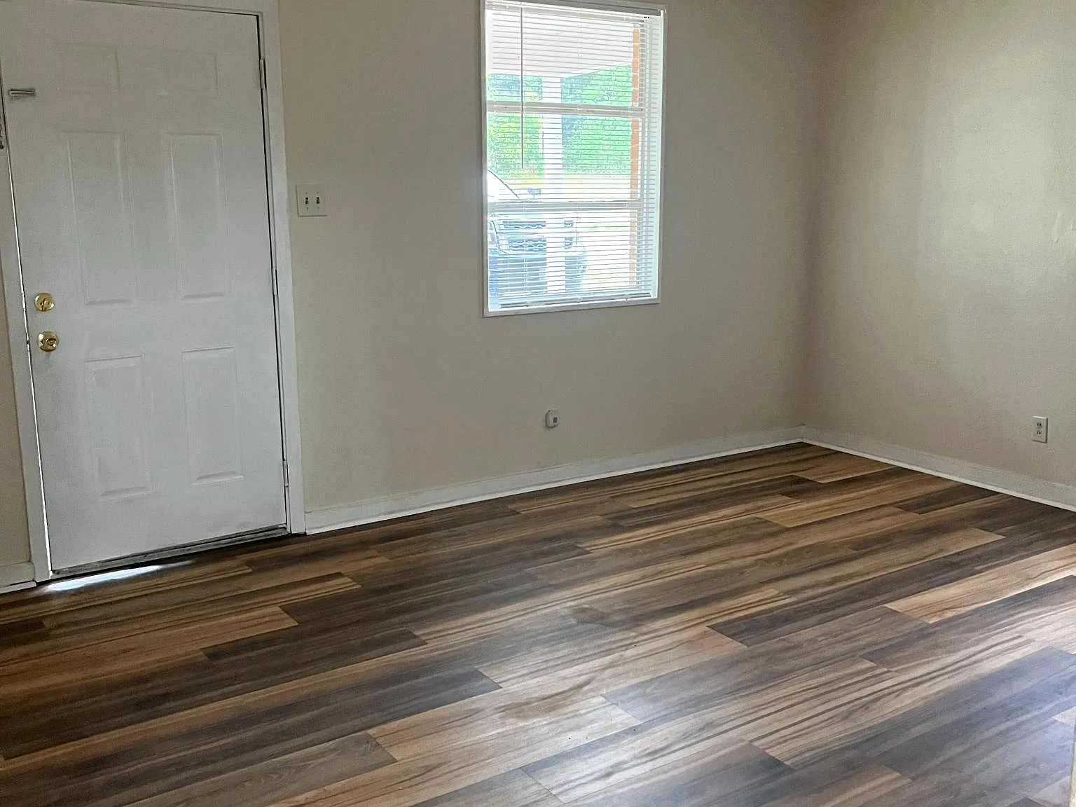 3 bed, 1080 sqft, $1,250 — Photo 2