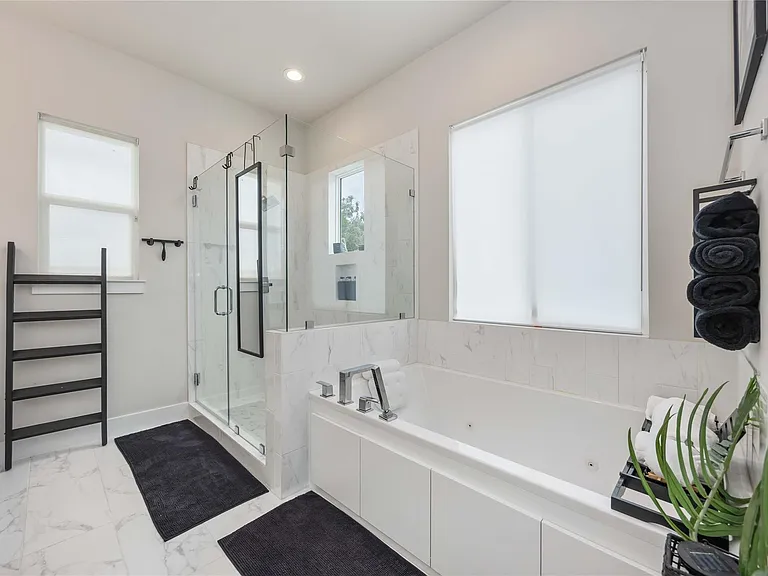 5310 Suez St — Photo 23