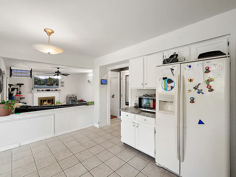 44831 Huntington Dr — Photo 15