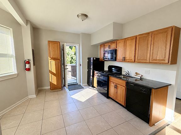 3rd image of 1009 W Main St #2