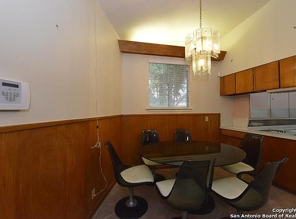 5th image of 200 Tamworth Dr