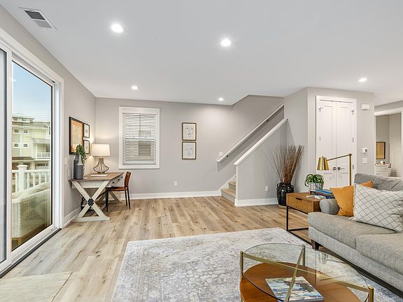 4th image of 120 Kewatin Ct