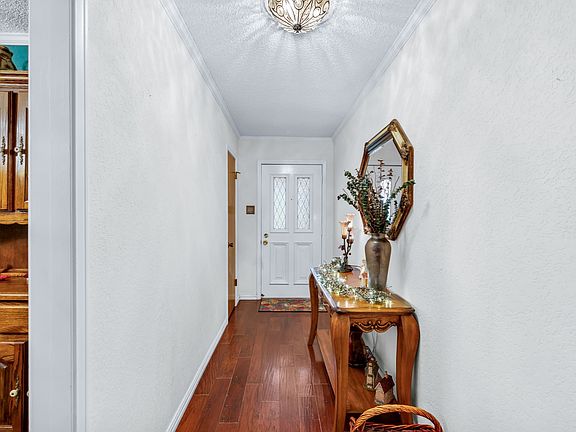 5th image of 1823 Ridgebrook Dr