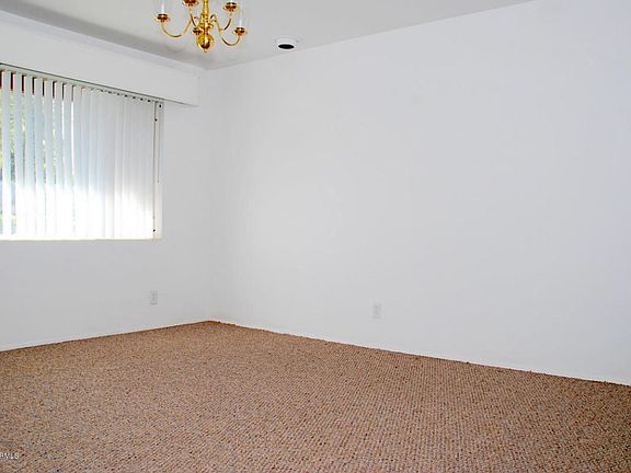 5th image of 109 N Camino Espanol