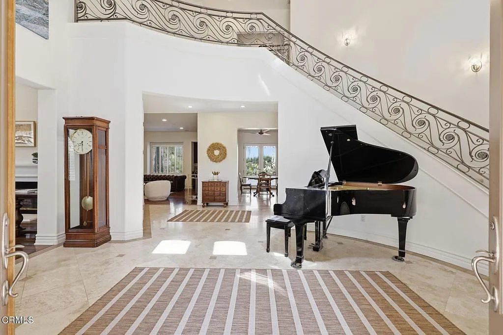 5 bed, 5.0 bath, 4776 sqft, $10,000 — Photo 4