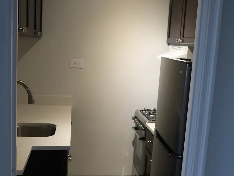534 W Startford Pl — Photo 35