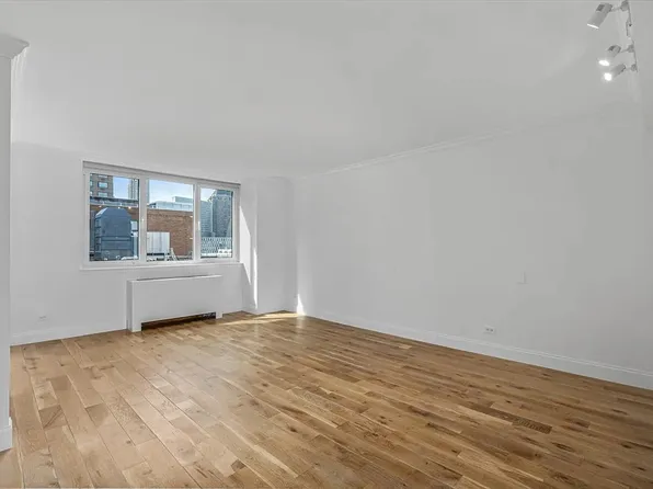 45 W 67th St, New York, NY