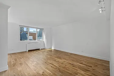 45 West 67th Street, #11E