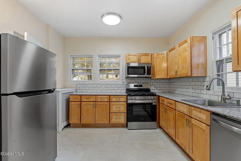 5th image of 879 Mercer Street
