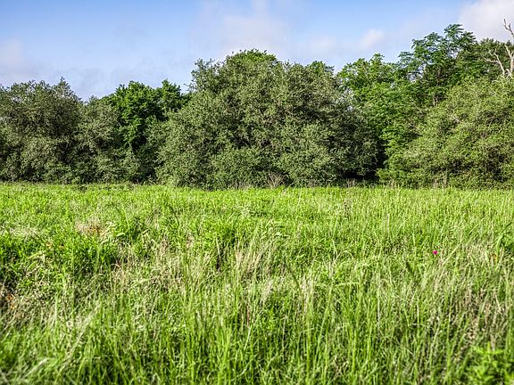 3rd image of 7 S Nassau Rd