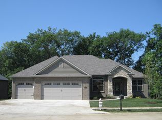 803 Cutters Corner Ln, Columbia, MO 65201