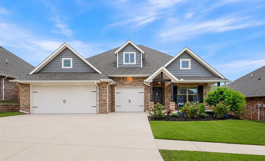 4 bed, 3.0 bath, 2444 sqft, $2,995 — Photo 1