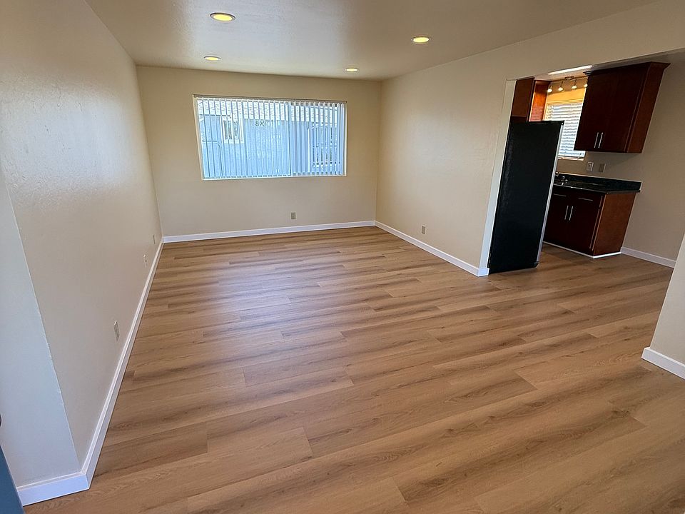 Enter to living room