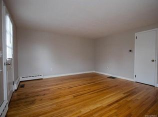 24 Lakeview Pl, Middlefield, CT 06455