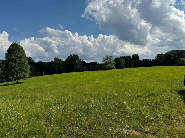 370 Kentwood Dr, Killen, AL 35645