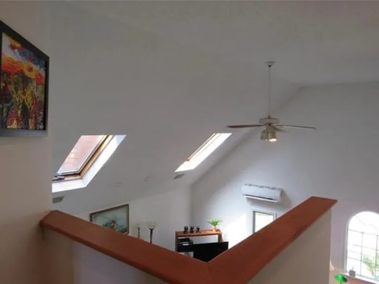 48 Bellevue Ave — Photo 17