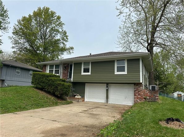 404 Allen St, Buckner, MO 64016