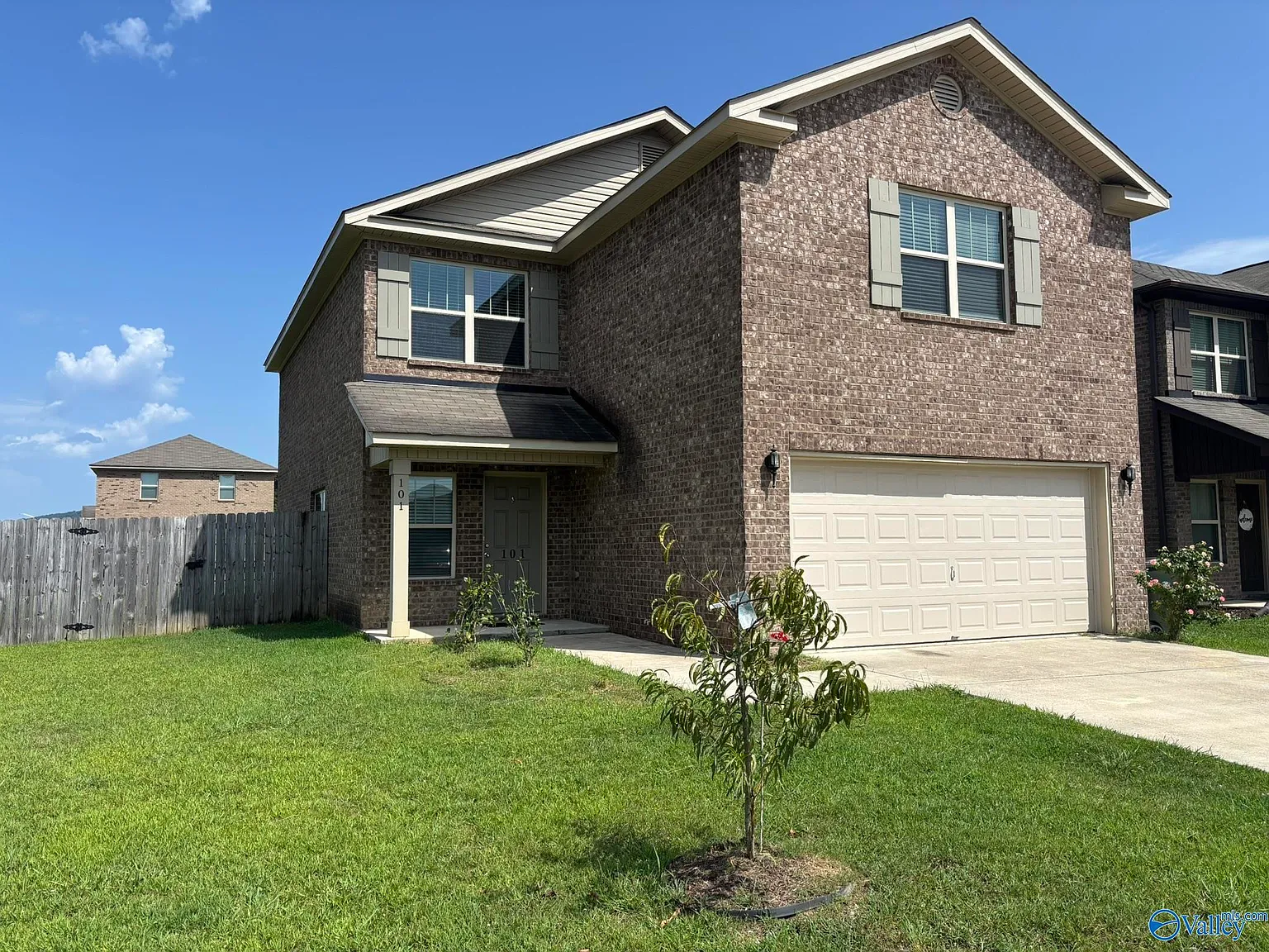 3 bed, 2.5 bath, 2450 sqft, $1,850 — Photo 1