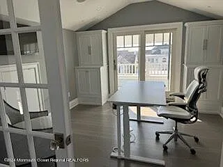 117 Sylvania Ave — Photo 34