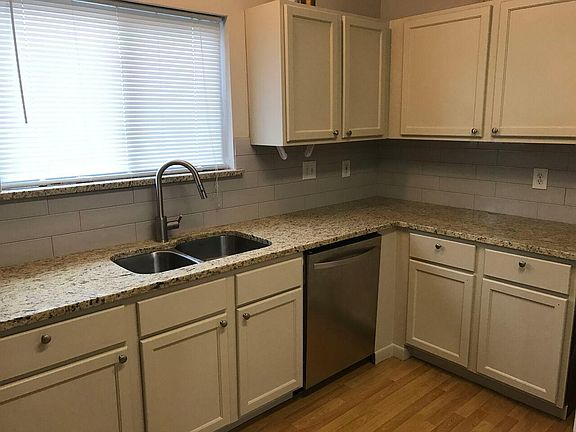 3rd image of 2702 McCart Ave