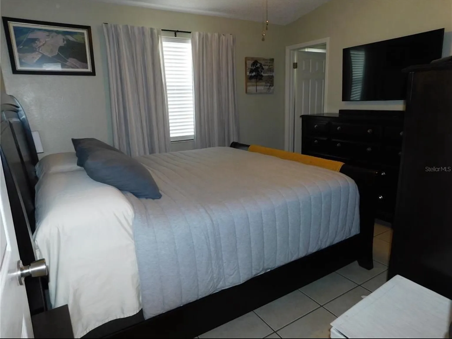 3 bed, 1036 sqft, $2,950 — Photo 2