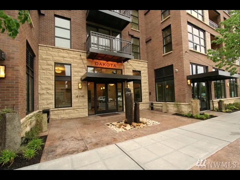 4116 California Ave SW — Photo 1