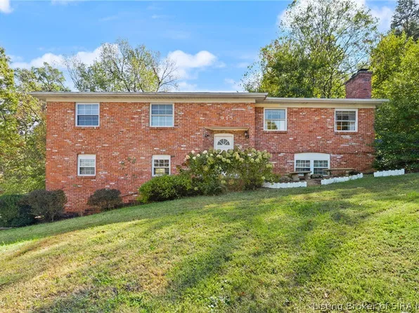 915 Oakland Court, New Albany, IN 47150