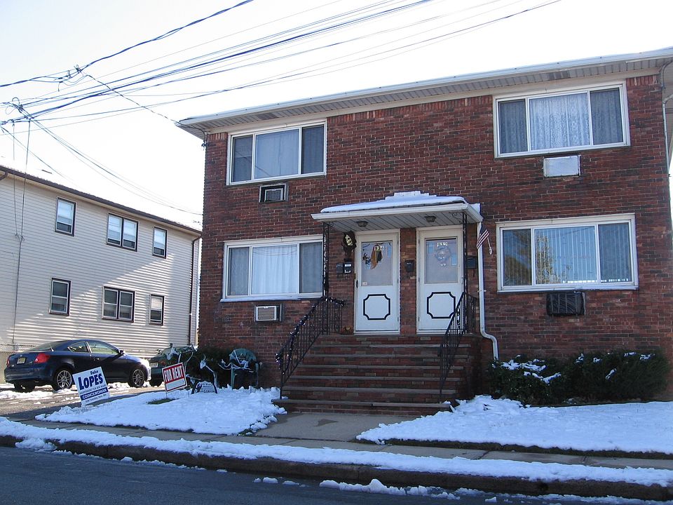 2nd image of 932 Bacheller Ave