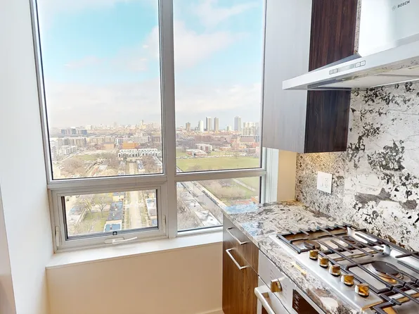 447 W Chicago Ave #1804, Chicago, IL 60654