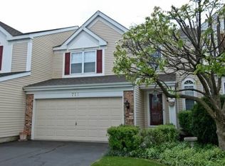 751 Silk Oak Ln, Crystal Lake, IL 60014