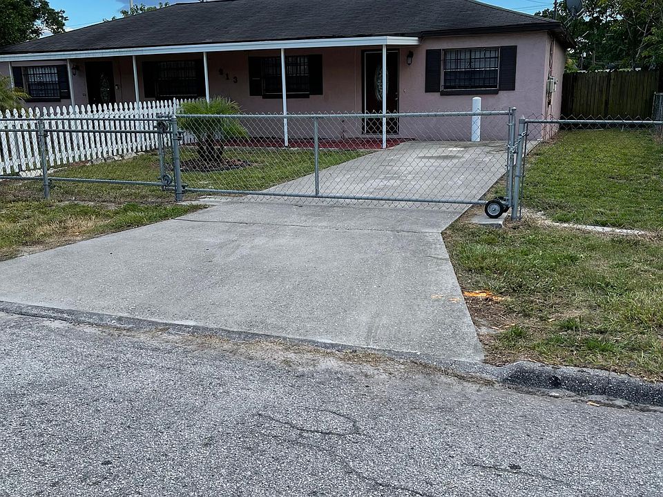 DRIVEWAY GATE