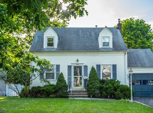 7 Twin Oak Rd, Livingston, NJ 07039