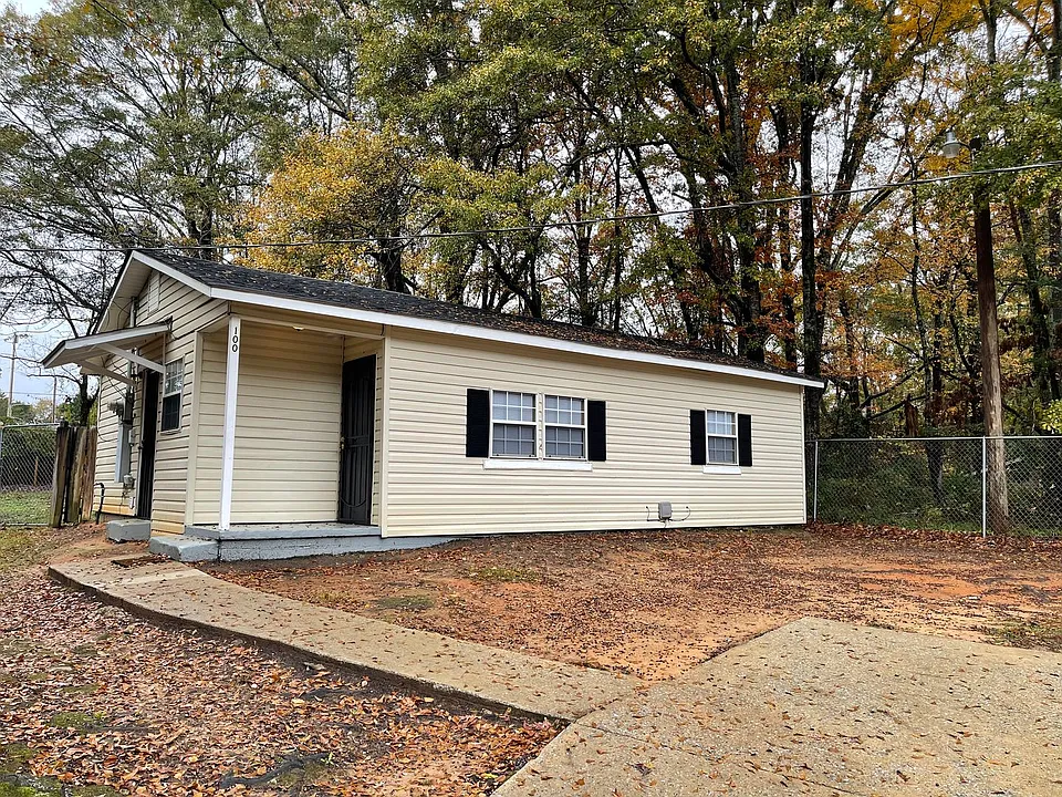 100 Hamer Pl